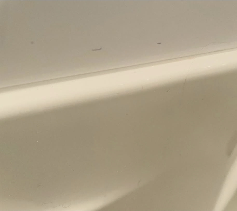 Same bathtub edge bright white and spotless after cleaning